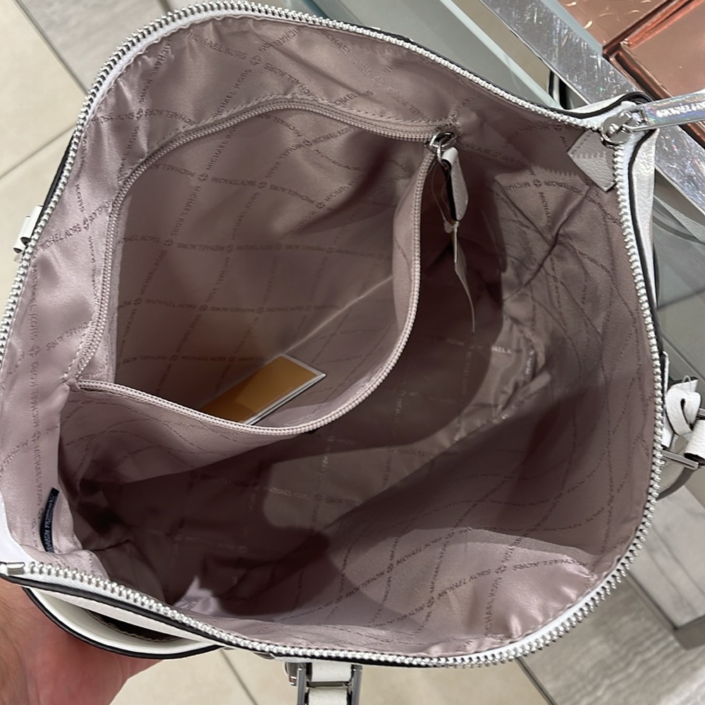 Michael Kors Charlotte Large Logo and Leather Top-Zip Tote Bag
Optic White 
NWT - Picture 9 of 16